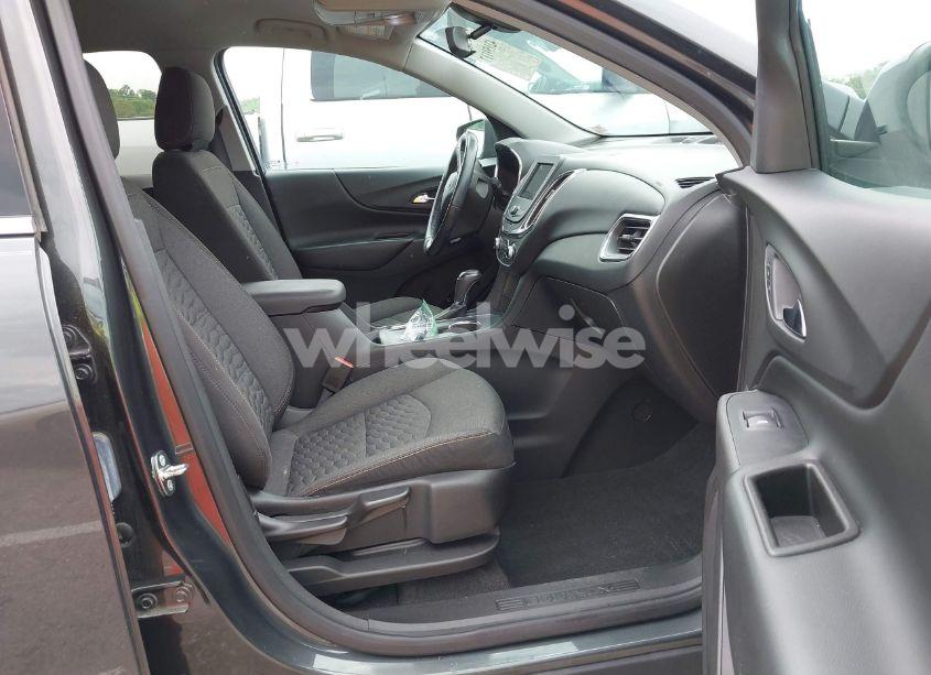 Photo 5 of 2019 Chevrolet Equinox LT (VIN 3GNAXUEV4KS603211)