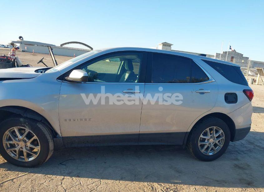Photo 14 of 2022 Chevrolet Equinox AWD LT (VIN 3GNAXUEV4NL188020)