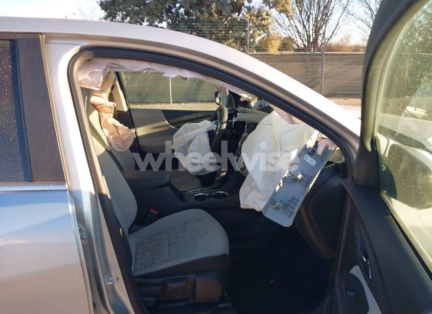 Photo 5 of 2022 Chevrolet Equinox AWD LT (VIN 3GNAXUEV4NL188020)