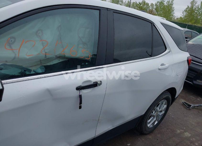 Photo 14 of 2022 Chevrolet Equinox AWD LT (VIN 3GNAXUEV4NL238687)