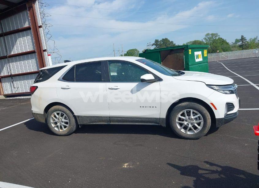Photo 13 of 2022 Chevrolet Equinox AWD LT (VIN 3GNAXUEV4NL308611)