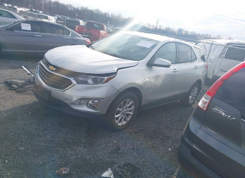 Photo 2 of 2019 Chevrolet Equinox LT (VIN 3GNAXUEV5KS663594)