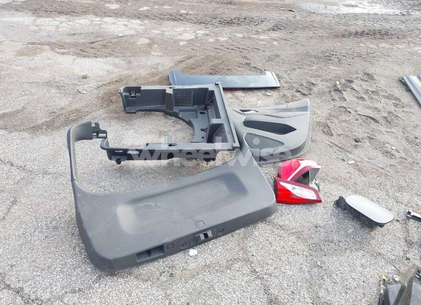 Photo 19 of 2019 Chevrolet Equinox LT (VIN 3GNAXUEV5KS674952)