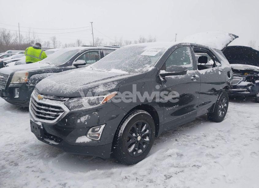 Photo 2 of 2019 Chevrolet Equinox LT (VIN 3GNAXUEV5KS674952)
