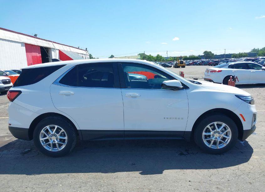 Photo 13 of 2022 Chevrolet Equinox AWD LT (VIN 3GNAXUEV5NL227195)