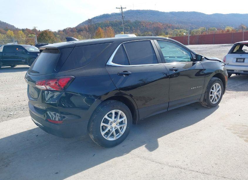 Photo 4 of 2022 Chevrolet Equinox AWD LT (VIN 3GNAXUEV5NL305622)