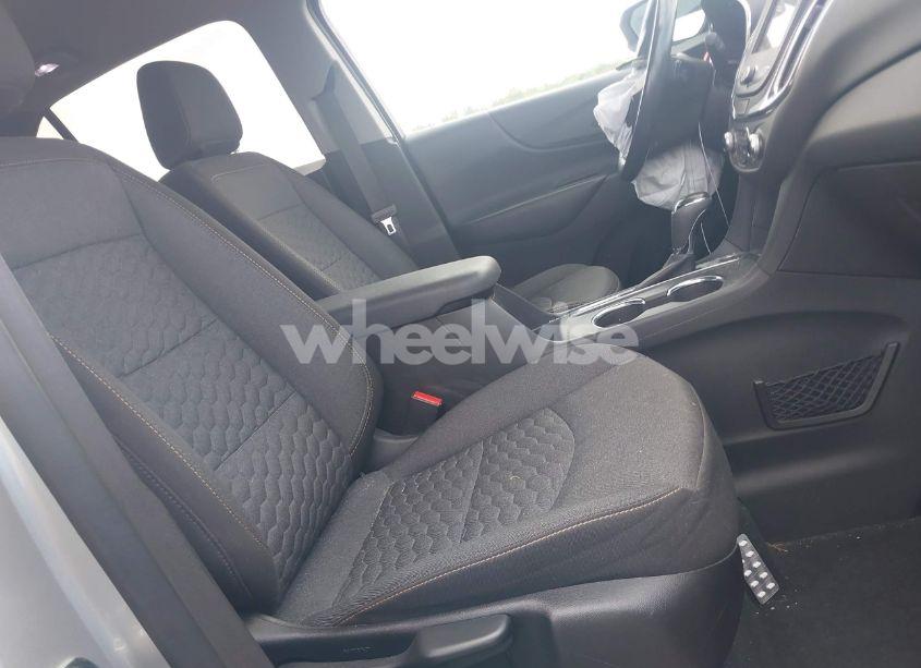 Photo 5 of 2019 Chevrolet Equinox LT (VIN 3GNAXUEV6KL131023)