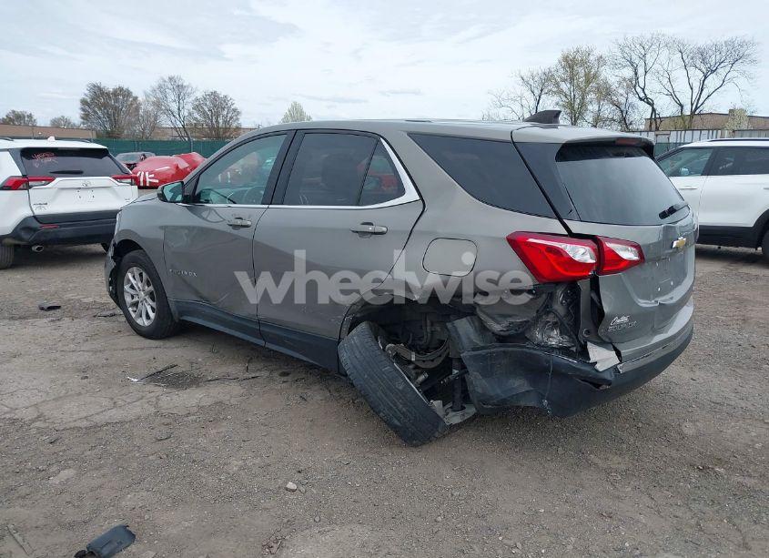 Photo 3 of 2019 Chevrolet Equinox LT (VIN 3GNAXUEV6KS562774)