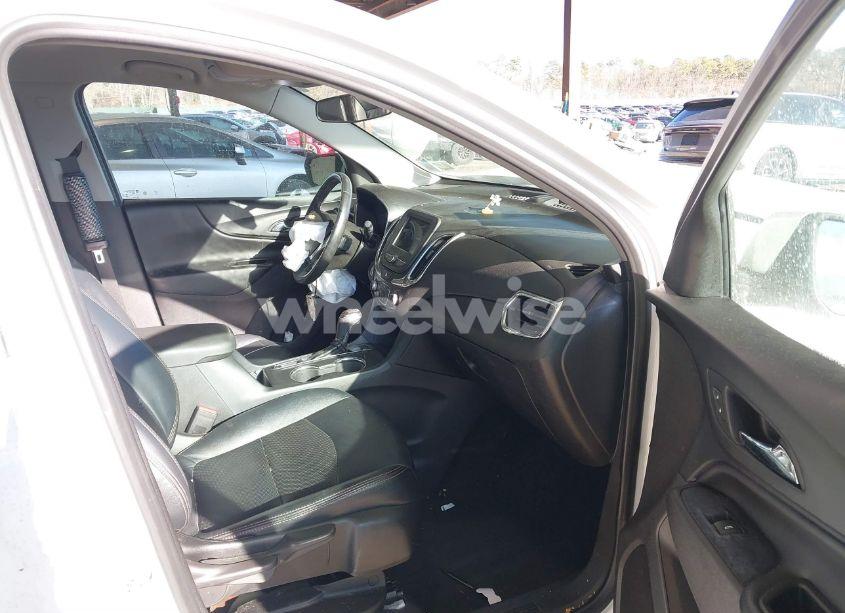 Photo 5 of 2019 Chevrolet Equinox LT (VIN 3GNAXUEV6KS616333)