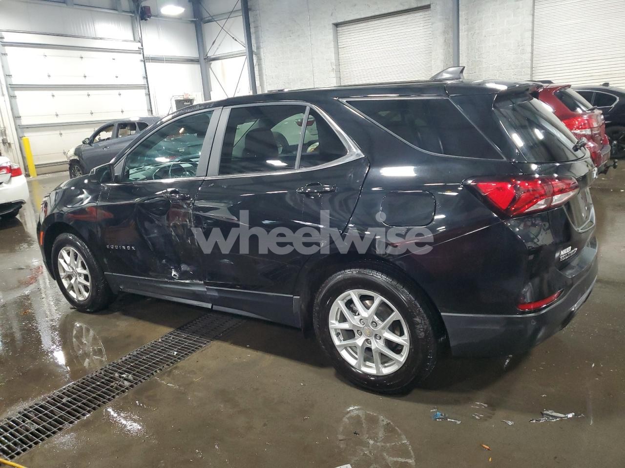 Photo 2 of 2022 CHEVROLET EQUINOX LT (VIN 3GNAXUEV6NL200670)