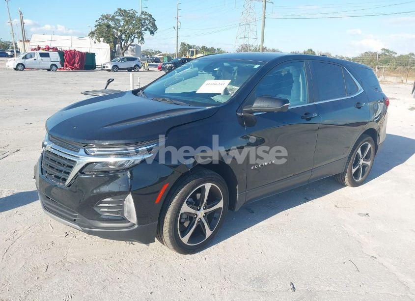 Photo 2 of 2022 Chevrolet Equinox AWD LT (VIN 3GNAXUEV6NL245897)
