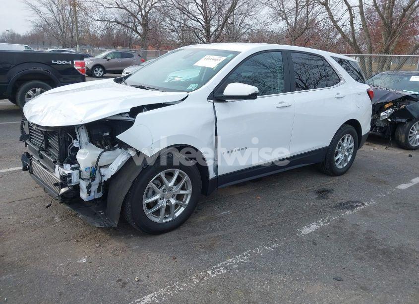 Photo 2 of 2022 Chevrolet Equinox AWD LT (VIN 3GNAXUEV6NL269567)