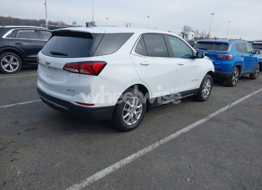 Photo 4 of 2022 Chevrolet Equinox AWD LT (VIN 3GNAXUEV6NL269567)