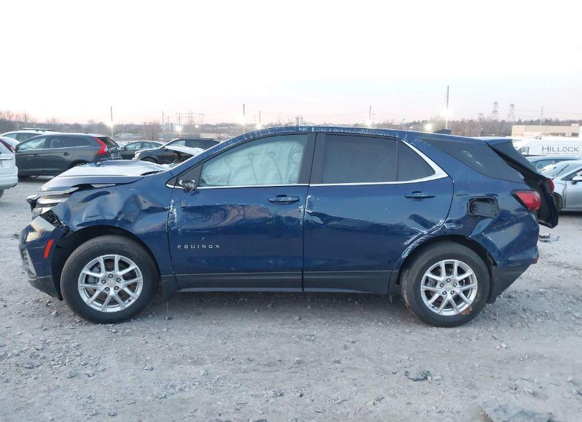Photo 13 of 2022 Chevrolet Equinox AWD LT (VIN 3GNAXUEV6NL277054)