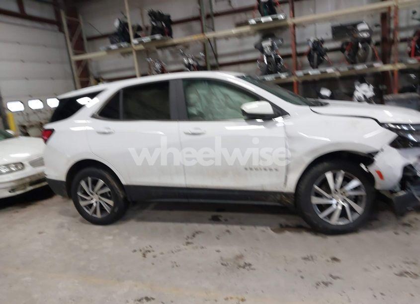 Photo 13 of 2022 Chevrolet Equinox AWD LT (VIN 3GNAXUEV6NL291410)