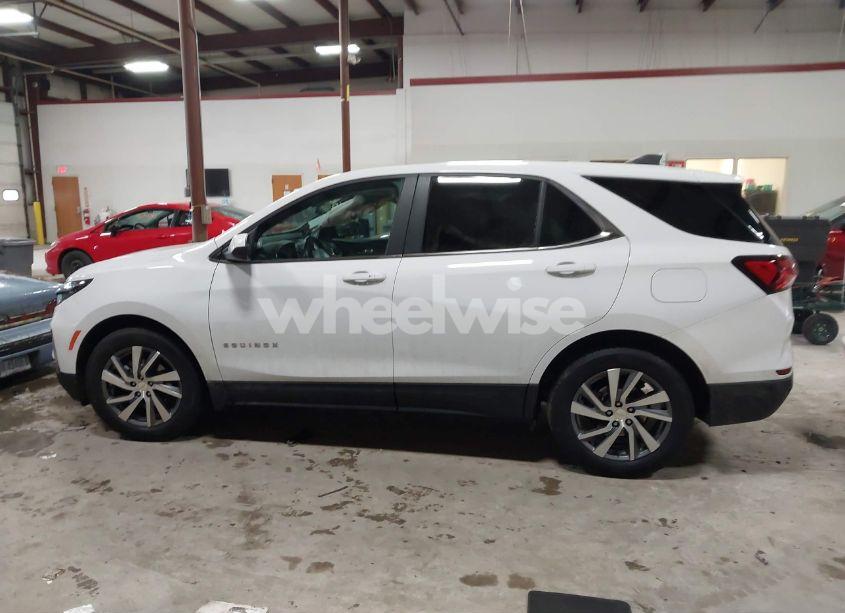Photo 14 of 2022 Chevrolet Equinox AWD LT (VIN 3GNAXUEV6NL291410)