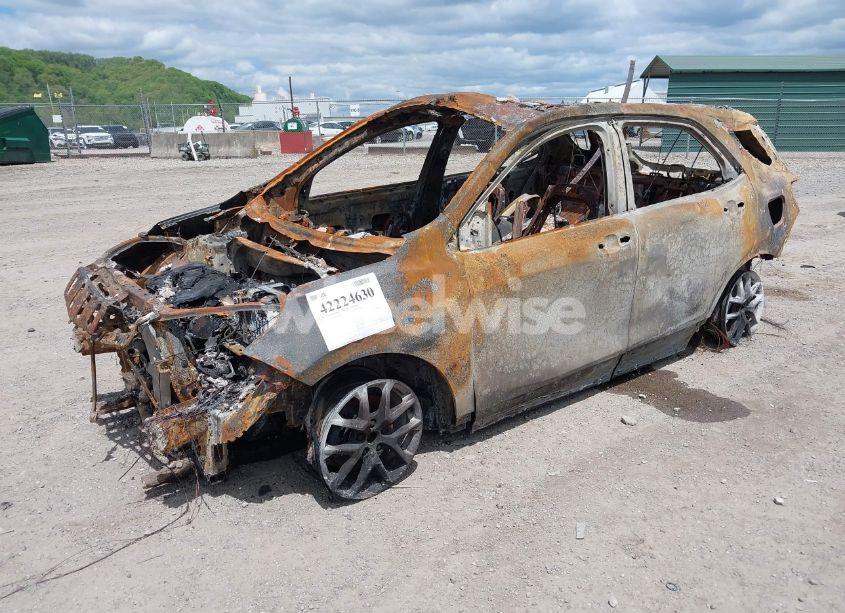 Photo 2 of 2022 Chevrolet Equinox AWD LT (VIN 3GNAXUEV6NL311705)