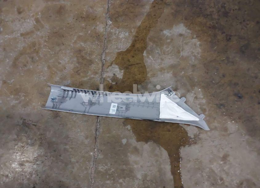 Photo 12 of 2019 Chevrolet Equinox LT (VIN 3GNAXUEV7KL196155)