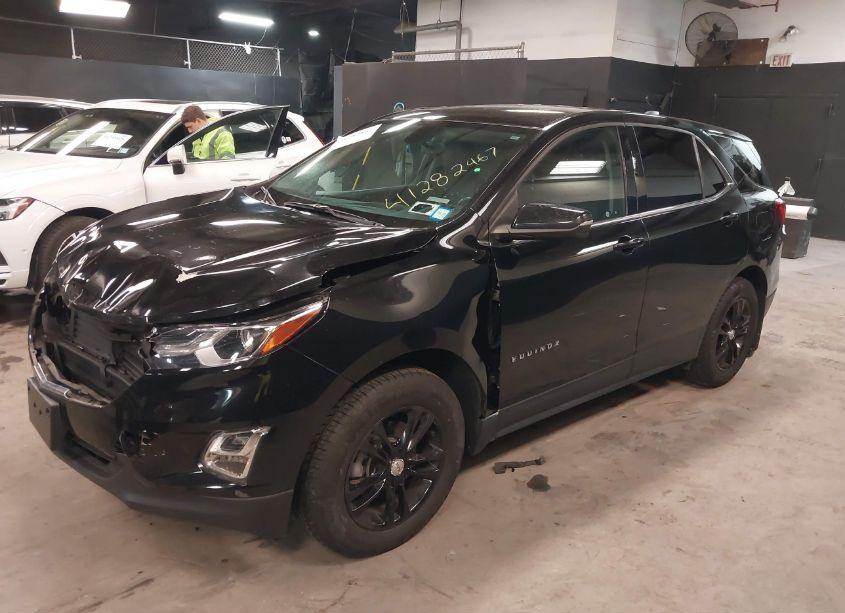 Photo 2 of 2019 Chevrolet Equinox LT (VIN 3GNAXUEV7KL199010)