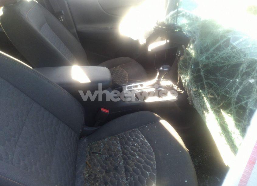 Photo 5 of 2019 Chevrolet Equinox LT (VIN 3GNAXUEV7KL214637)