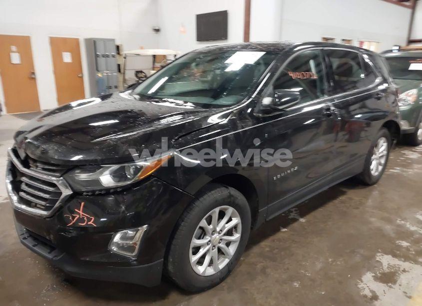 Photo 2 of 2019 Chevrolet Equinox LT (VIN 3GNAXUEV7KL258640)