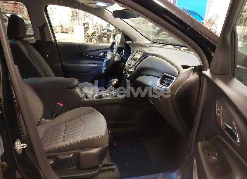 Photo 5 of 2022 Chevrolet Equinox AWD LT (VIN 3GNAXUEV7NL126806)