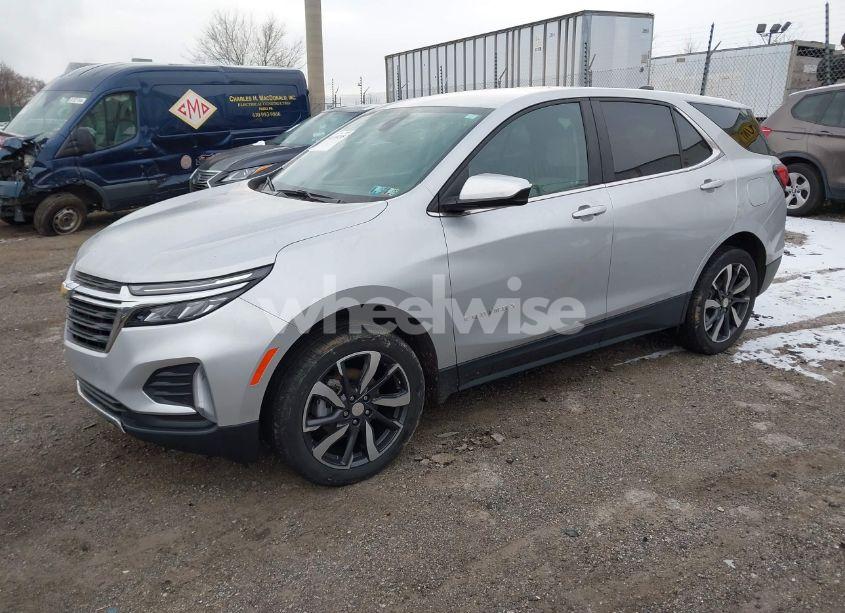 Photo 2 of 2022 Chevrolet Equinox AWD LT (VIN 3GNAXUEV7NL221723)