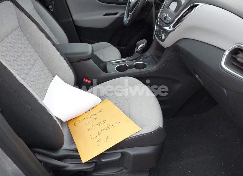 Photo 5 of 2022 Chevrolet Equinox AWD LT (VIN 3GNAXUEV7NL221723)