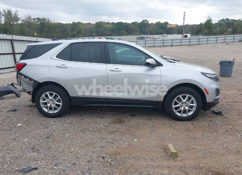 Photo 13 of 2022 Chevrolet Equinox AWD LT (VIN 3GNAXUEV7NL240935)
