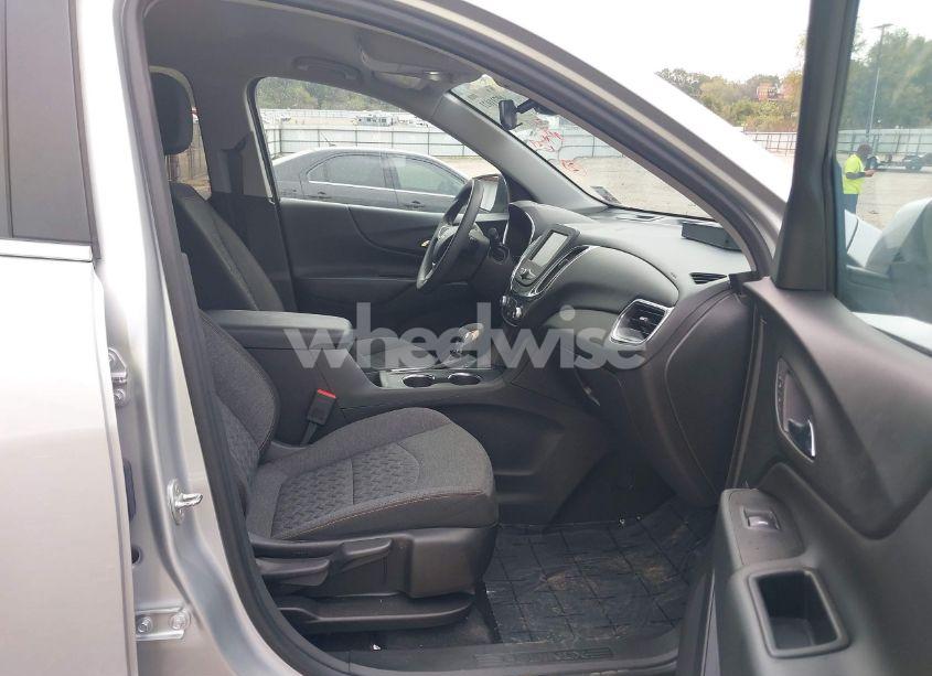 Photo 5 of 2022 Chevrolet Equinox AWD LT (VIN 3GNAXUEV7NL240935)