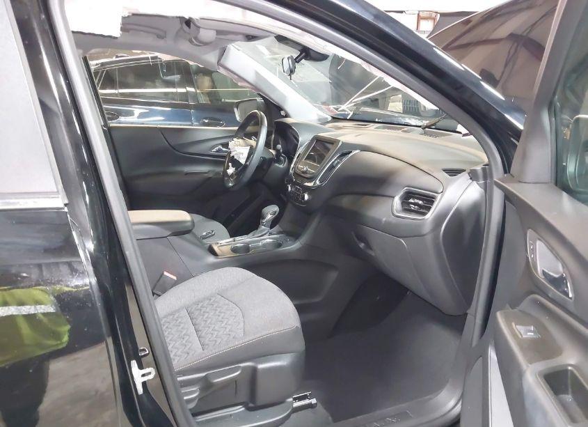 Photo 5 of 2022 Chevrolet Equinox AWD LT (VIN 3GNAXUEV7NL302981)
