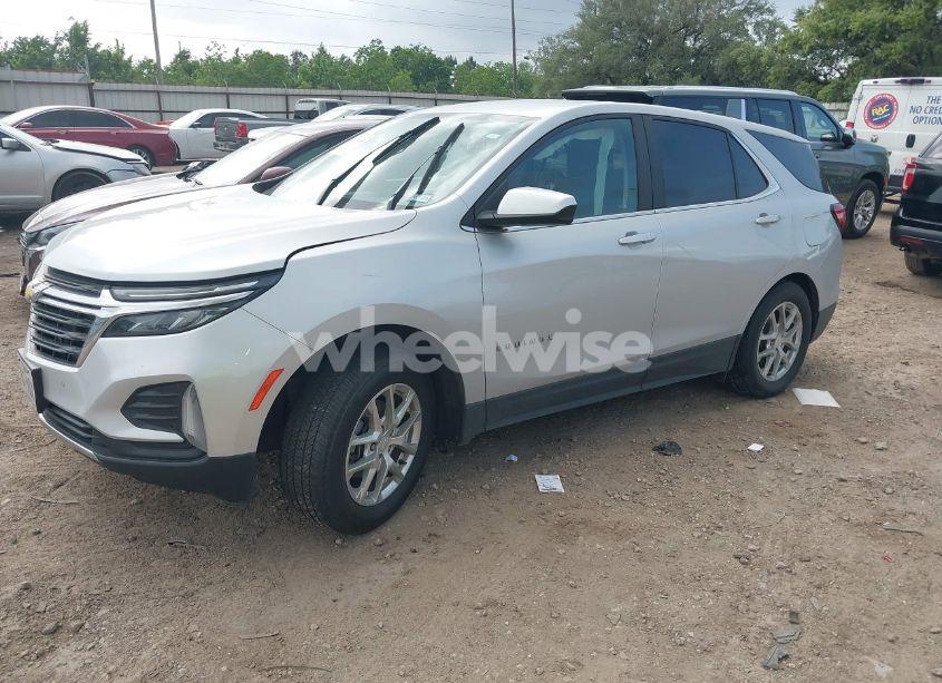 Photo 2 of 2022 Chevrolet Equinox AWD LT (VIN 3GNAXUEV8NL242161)