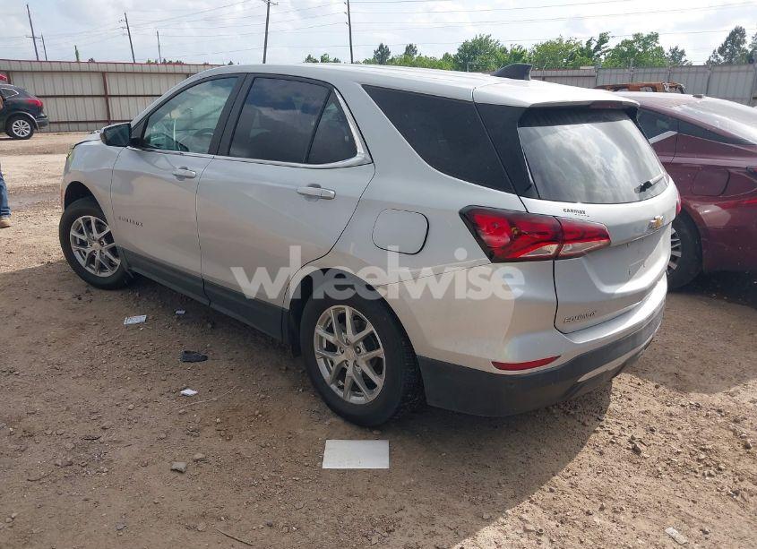 Photo 3 of 2022 Chevrolet Equinox AWD LT (VIN 3GNAXUEV8NL242161)