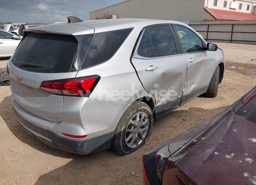 Photo 4 of 2022 Chevrolet Equinox AWD LT (VIN 3GNAXUEV8NL242161)