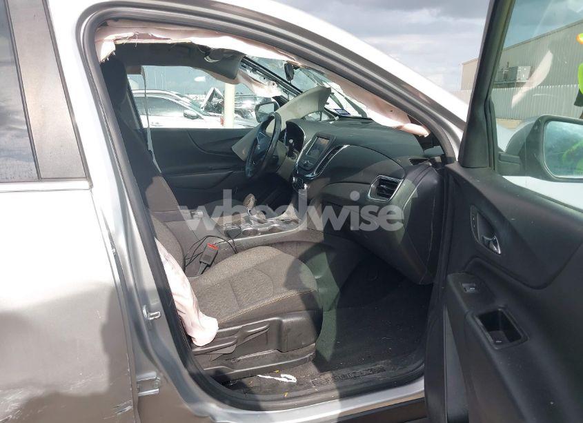 Photo 5 of 2022 Chevrolet Equinox AWD LT (VIN 3GNAXUEV8NL242161)