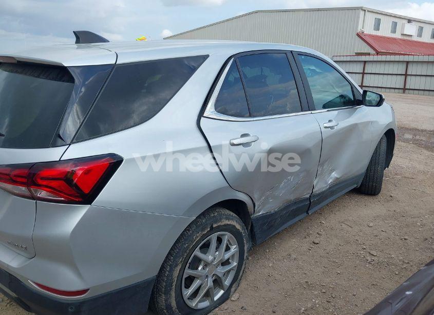 Photo 6 of 2022 Chevrolet Equinox AWD LT (VIN 3GNAXUEV8NL242161)