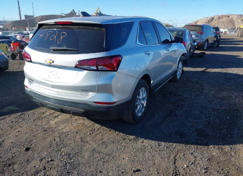 Photo 4 of 2022 Chevrolet Equinox AWD LT (VIN 3GNAXUEV8NL257324)