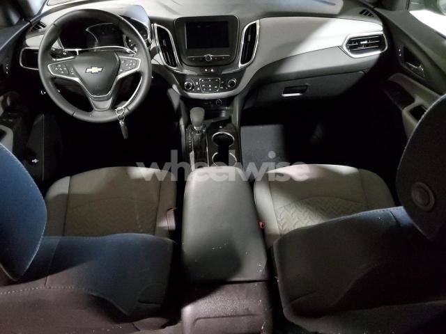 Photo 2 of 2022 CHEVROLET EQUINOX LT (VIN 3GNAXUEV8NL303606)
