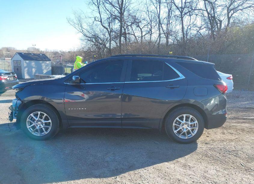 Photo 14 of 2022 Chevrolet Equinox AWD LT (VIN 3GNAXUEV8NS182596)