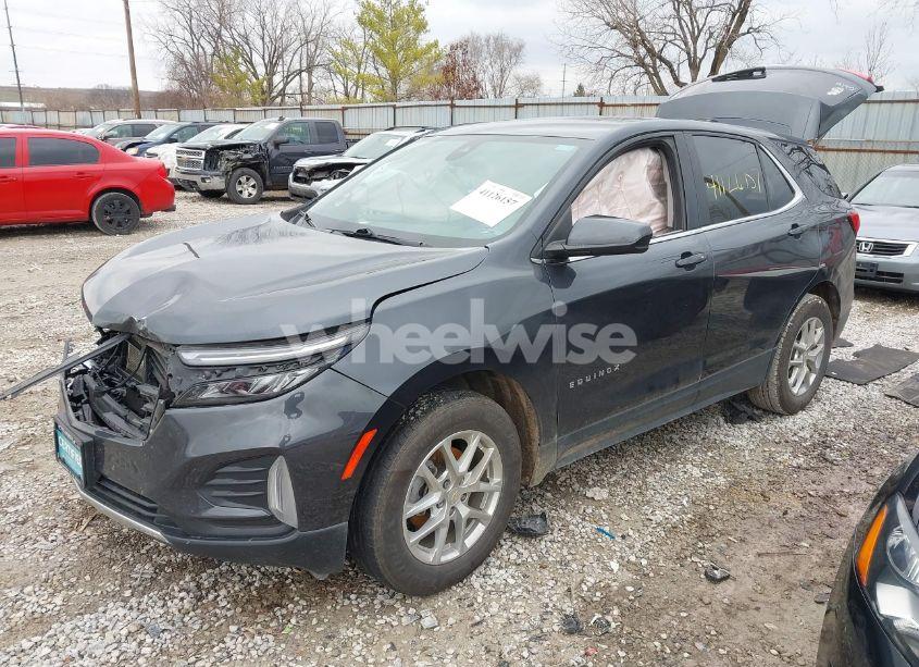 Photo 2 of 2022 Chevrolet Equinox AWD LT (VIN 3GNAXUEV8NS195624)