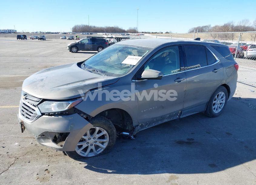 Photo 2 of 2019 Chevrolet Equinox LT (VIN 3GNAXUEV9KS567774)