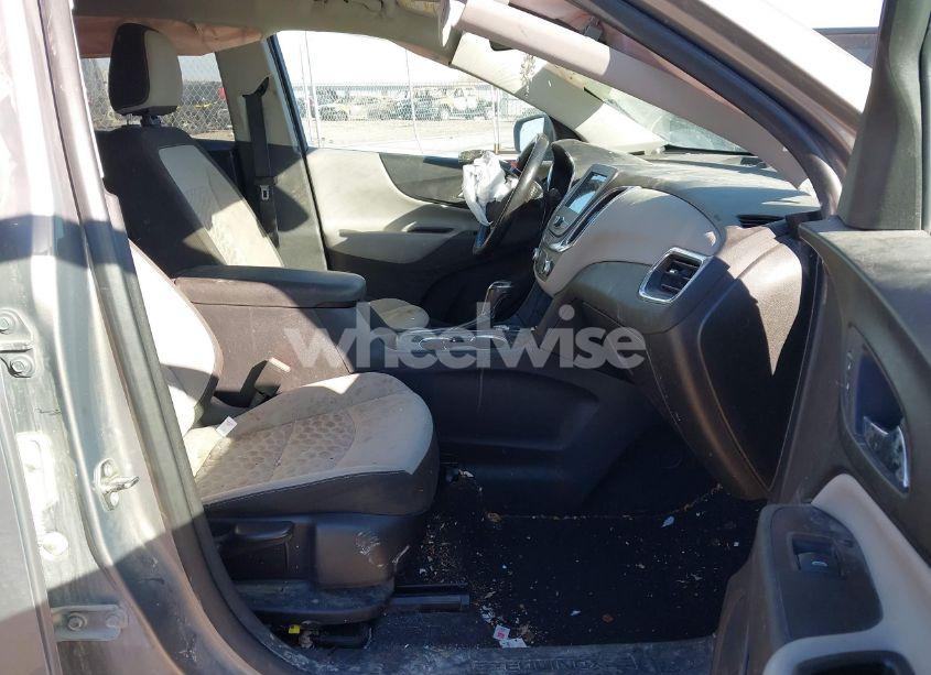 Photo 5 of 2019 Chevrolet Equinox LT (VIN 3GNAXUEV9KS567774)