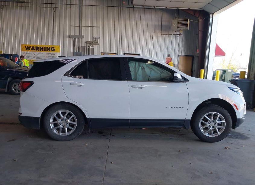 Photo 13 of 2022 Chevrolet Equinox AWD LT (VIN 3GNAXUEV9NL123292)