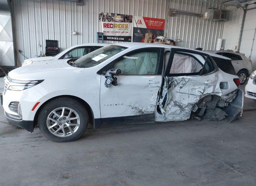 Photo 14 of 2022 Chevrolet Equinox AWD LT (VIN 3GNAXUEV9NL123292)
