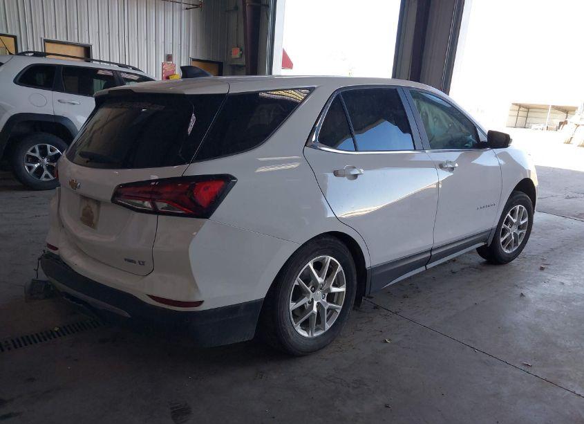 Photo 4 of 2022 Chevrolet Equinox AWD LT (VIN 3GNAXUEV9NL123292)