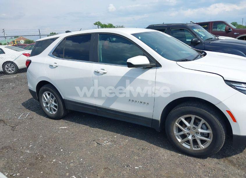Photo 13 of 2022 Chevrolet Equinox AWD LT (VIN 3GNAXUEV9NL174839)