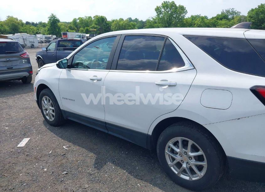 Photo 14 of 2022 Chevrolet Equinox AWD LT (VIN 3GNAXUEV9NL174839)