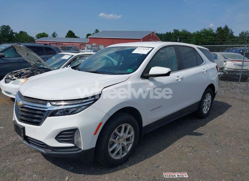 Photo 2 of 2022 Chevrolet Equinox AWD LT (VIN 3GNAXUEV9NL174839)