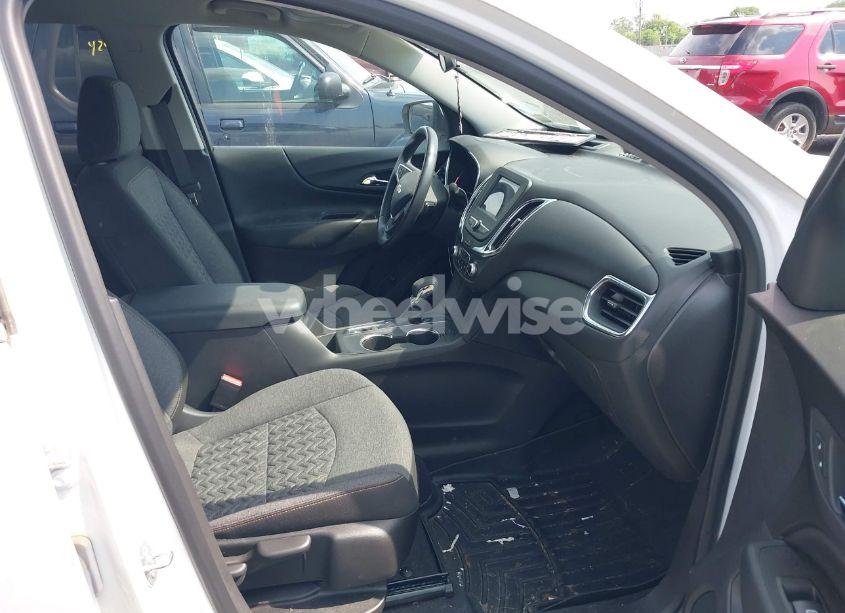 Photo 5 of 2022 Chevrolet Equinox AWD LT (VIN 3GNAXUEV9NL174839)