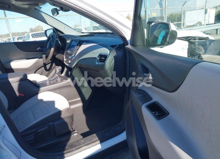 Photo 5 of 2022 Chevrolet Equinox AWD LT (VIN 3GNAXUEV9NL189437)